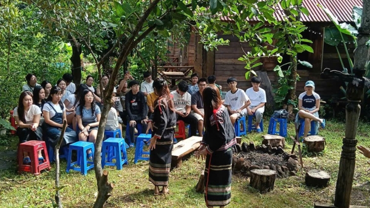 Dôm pơlei pơla chơt hơiă mơ̆t oei hơdai “Hnam hơdai tih”