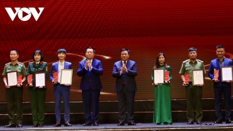 VOV mâo 2 klei pah mni hră klei mâo “Kyua klei êđăp ênang čar kwar leh anăn êđăp ênang klei hdĭp” 