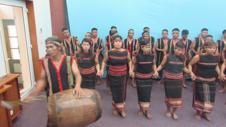 Parơtuk čim mơñi bơyan phang lah jŭ 