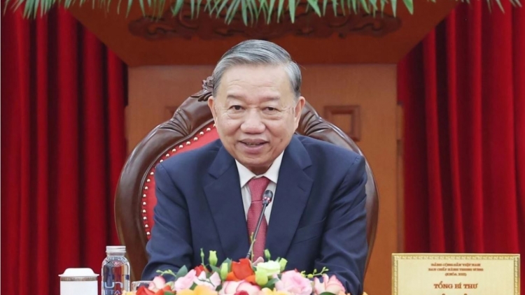 Khua git gai Ping gah dêh čar Tô Lâm pơhiăp telephôn bơkơtuai hăng Khua git gai Ping gah mơnuih ƀôn sang dêh čar Kur ơi Hun Sen