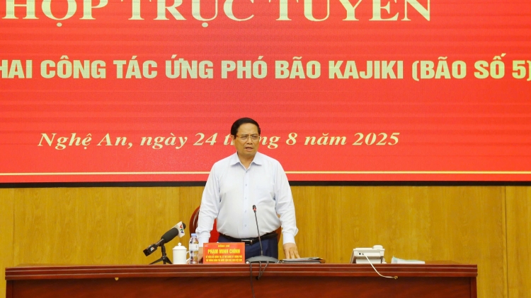 Thủ tướng teh đak bơ̆n Phạm Minh Chính pơgơ̆r jang tơjră hăm 'mi kial kơsô̆ 5 