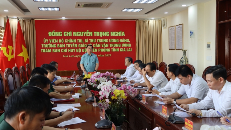 Kơdră Anih Tơroi tơbăt păng Krao hơvơn kon pơlei Trung ương Nguyễn Trọng Nghĩa bơ̆jang hăm Ƀô̆ đô̆i vei lăng tơring sơlam dêh char Gia Lai