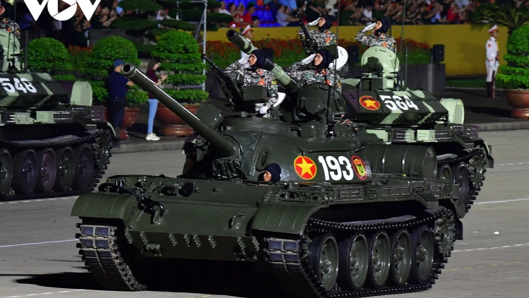 G’LUH HỢP LUYỆN A80 TR’NƠƠP ĐHỊ QUẢNG TRƯỜNG BA ĐÌNH