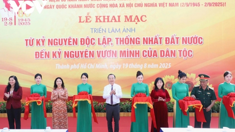 TPHCM: TRIỂN LÃM CHA NỤP HƠNH DEH 80 C’MOO T’NGAY CÁCH MẠNG C’XÊÊ T’COOL LIÊM CHOOM