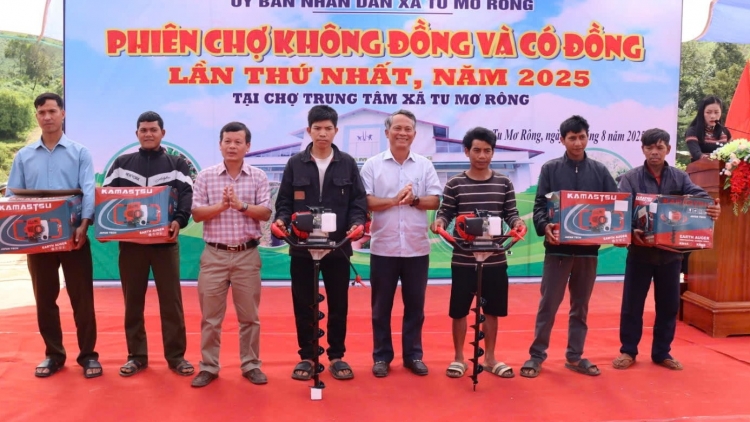 PHIÊN CHỢ 0 ĐỒNG G’LUH TR’NƠỢP ĐHỊ TU MƠ RÔNG