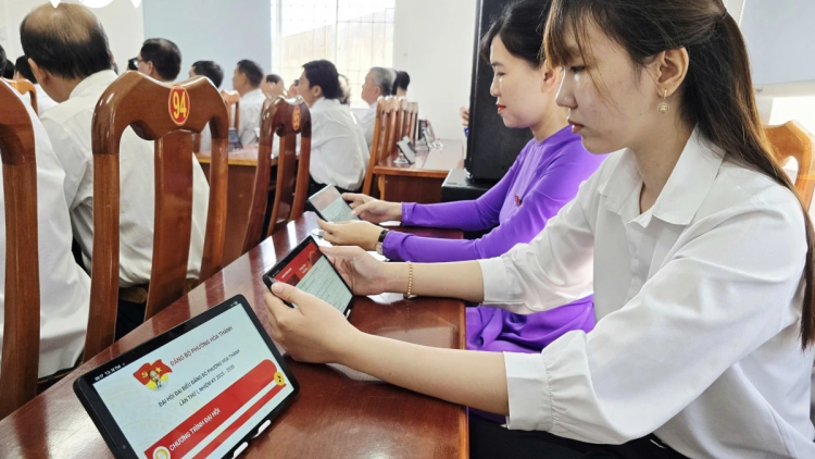 PASALIH JAMRAIK LEK TAKA SO: PHUONG HOA THANH NAO DAHLAU PEIH NGAK NYAOM ROYA NDANG “OH HU BA-AR”