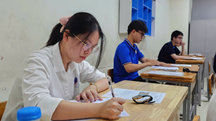 LABAIH 200 SANG BAC DAI HOC GAM GAM BREI MBOH TANUT CHUAN NJAUK PILIH RUAH HADEI PASANG IEK PALIH TABIAK 10 MBANG