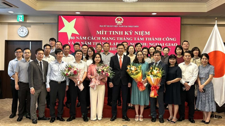 Tơbâ 80 hơnăm Kăch măng Khế tơheăm ƀlêi trâng mâu kơvâ cheăng a Nhuk