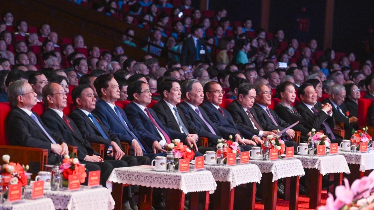 Leh tơbâ 80 hơnăm Hâi mơjiâng Chin phuh