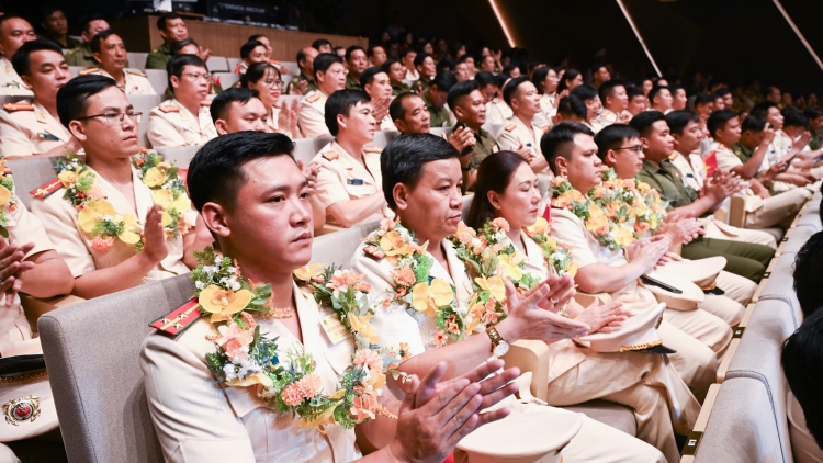 Thủ tướng Phạm Minh Chính râng Đại hội tâm rlong “Yor đăp mpăn neh dak”