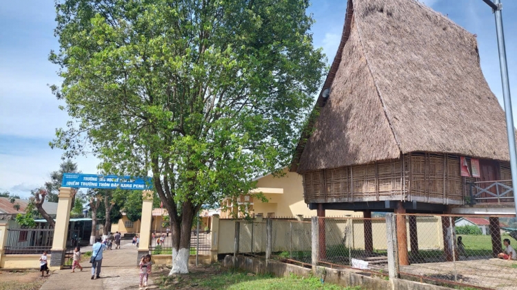 Tây Nguyên phiu ro rơnó tơkŭm troh a hngêi trung hriâm