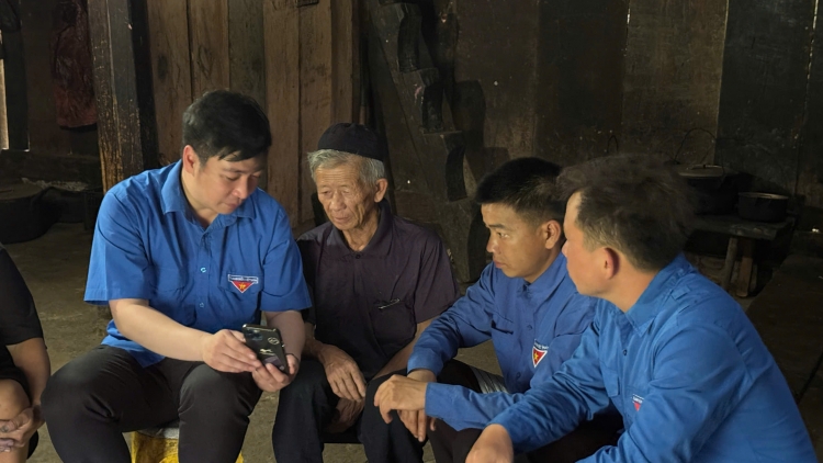 CẰM TOẸN KHUA: “KHỬN MẠNG XÀY KÉ DÈN”