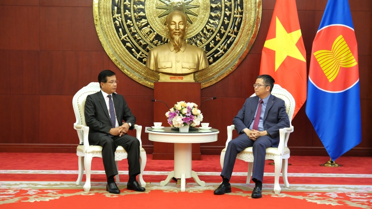 Khua sang anih jưh pơ ala dêh čar Lao ƀơi dêh čar Khač bơni hơ-ơč hrơi ngă lơphet 80 thun hrơi Ngă hơkrŭ blan čơpăn hăng Akŏ pơdong kơnuk kơna lŏn ia