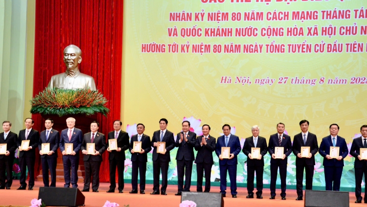 Khua pơ ala mơnuih ƀôn sang dêh čar Việt Nam – Bruă mă 80 thun bŏng kơjăp, pơčeh phrâo, yua kơ mơnuih ƀôn sang