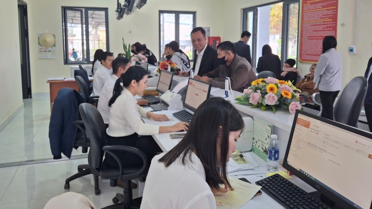 Gơnoar atbồ ƀòn lơgar bàr kấp drơng làng bol in niam rơlao 