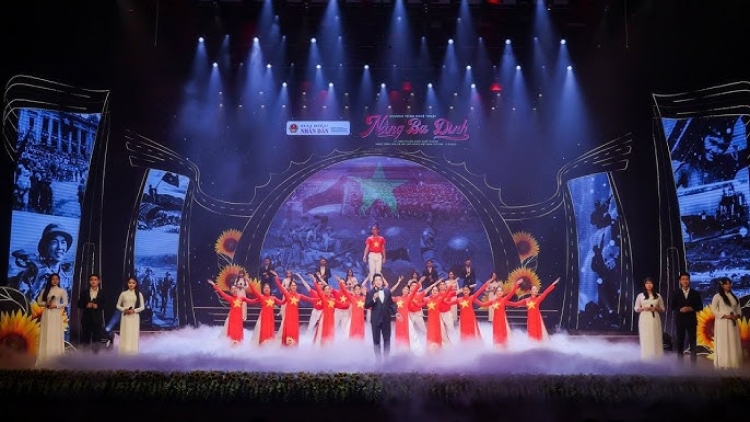 Ta tự hào đi lên! Ôi Việt Nam