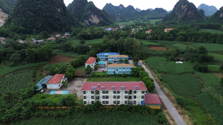 HẾT TRƯỜNG NỘI TRÚ DÚ XẠ PIÊN CHÁI SLẢNH CAO BẰNG