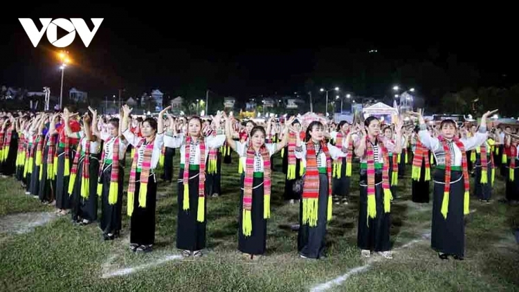  LAI CHÂU BHRỢ TẾT ĐỘC LẬP GA MĂC CHR’NĂP CẤP TỈNH