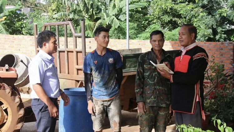 MENTRI TU PHAP BAC PASRAM DAONG HUKUM KA URANG JAKAR MBON PALEI DI TINH DAK LAK