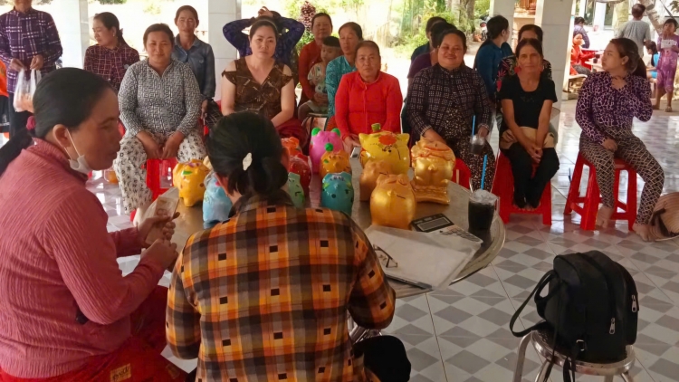 បងប្អូននារីខ្មែរភូមិភុងហេបប្រែសំរាមប៉្លាស្ទិកទៅជាប្រាក់