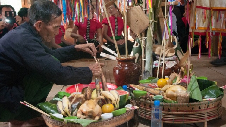 LẸ PANG A CÚA PỈ NOỌNG CẦN LA HA