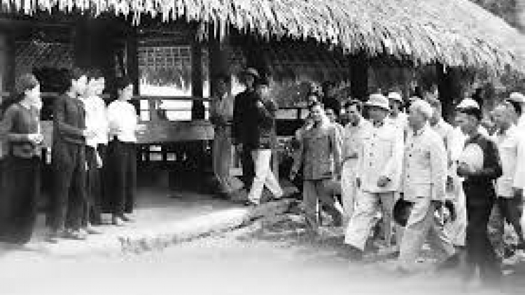 QUỐC DÂN ĐẠI HỘI TÂN TRÀO - BÚNG CÓ CỐC VẠ PANG CHỎI HẨƯ CÁCH MẠNG