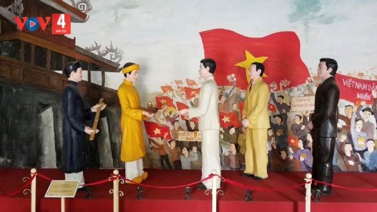 CR’CHĂL BHUA BẢO ĐẠI XAY MOON CĂH DZỢ BHRỢ BHUA COH HUẾ