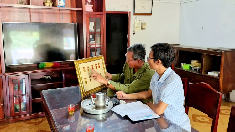 Mô đô̆i rong râ Lê Minh Đuông, ngế ki rak tơdroăng cheăng kăch măng a pơlê xiâm Hồ Đắc Kiện (Pơlê kong kân Cần Thơ)