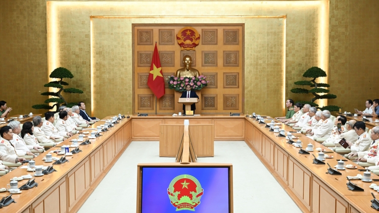 Thủ tướng Phạm Minh Chính nkah gĭt cán bộ Công an kơl an ntŭk tâm lơh miền Nam