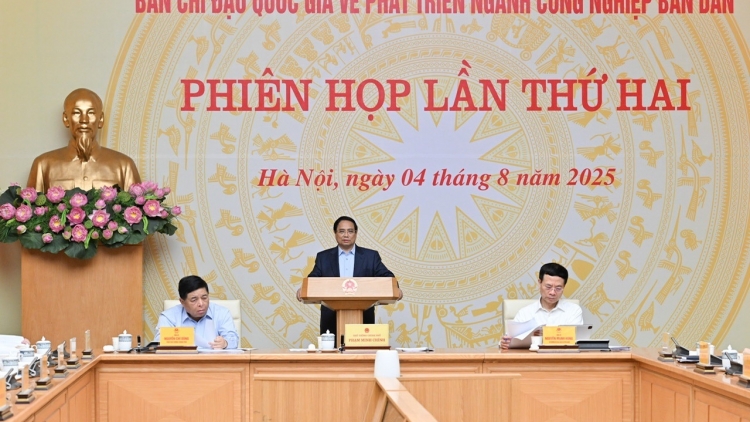 Thủ tướng Teh đak Phạm Minh Chính pơm tơm hop akŏm Hơnih chĕp pơgơ̆r teh đak găh atŏk tơ iung kmăi kmŏk pơm tơlĕch bán dẫn