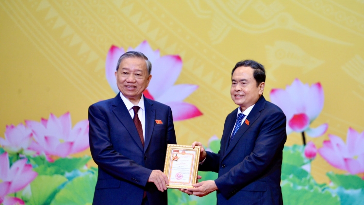 Kuô̆k hô̆i Việt Nam – Troăng prôk 80 hơnăm krá tơniăn, rơkê, xua kuăn pơlê