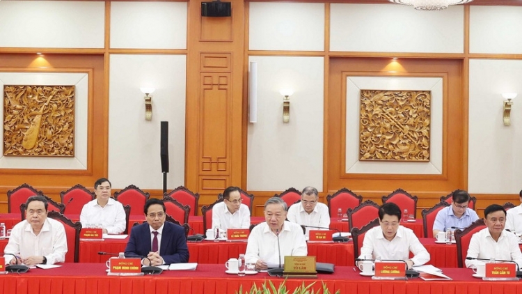 Tổng Bí thư Tô Lâm pah kan đah Quân uỷ Trung ương mpeh nchrăp Đại hội Đảng bộ Tahen tâl XII