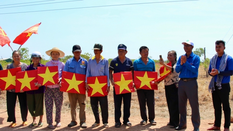 An cờ Neh dak n’hanh rup Wa Hồ tât ăp rnăk nkual n’har bri