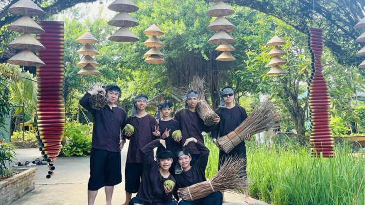 TINH VINH LONG SRAP GAP PIAH RAOK RILO TUAI DAMUAI DALAM SAONG LANGIU NEGAR