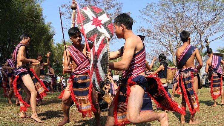 Ba ối dê̆ Dam Teang  (Chàng Teang thương yêu)