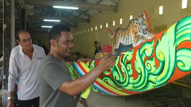 ទូក-ង និង វត្ថុសក្ដិសិទ្ធិជានិមិត្តរូប