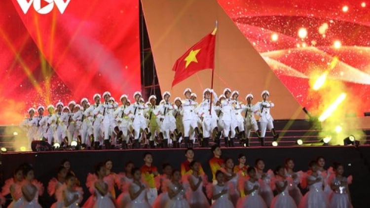 Ta tự hào đi lên! Ôi Việt Nam