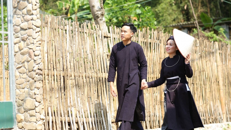 Phong slư: CHẬP NOONG PÂY HÁNG 