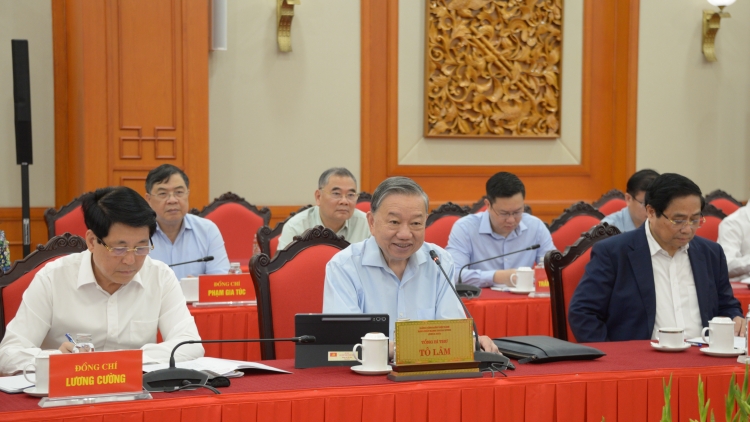 Anih tơm Chĭnh trĭ bơ̆jang hăm Khŭl chĕp kơ̆l pơgơ̆r Anih jang Đảng Kŏng an Trung ương 