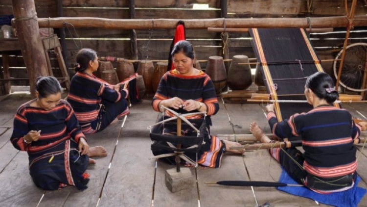 Tanh brai (Bảo tồn dệt thổ cẩm)