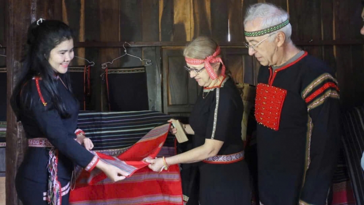 Tơlơi pơhing phrâo hrơi năm, lơ 27-9-2025