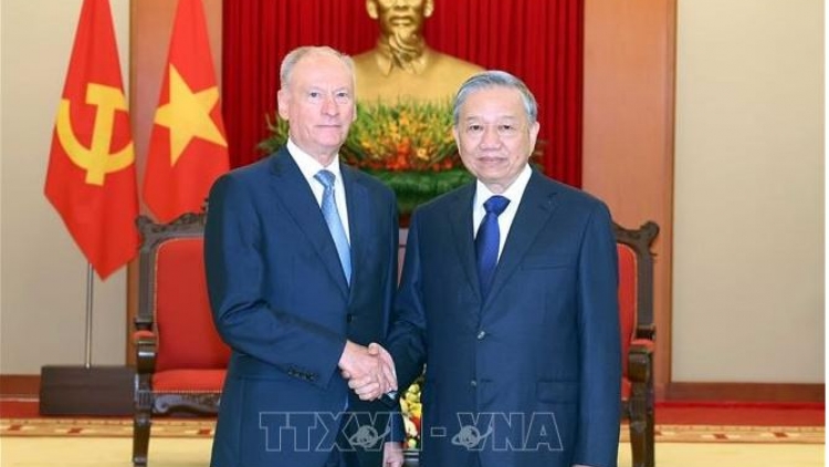 Tổng Bí thư Tô Lâm sơng Bơngai jang tơgŭm ăn Kơdră tơm teh đak Nga, Kơdră Anih vei lăng đak dơsĭ teh đak Nga