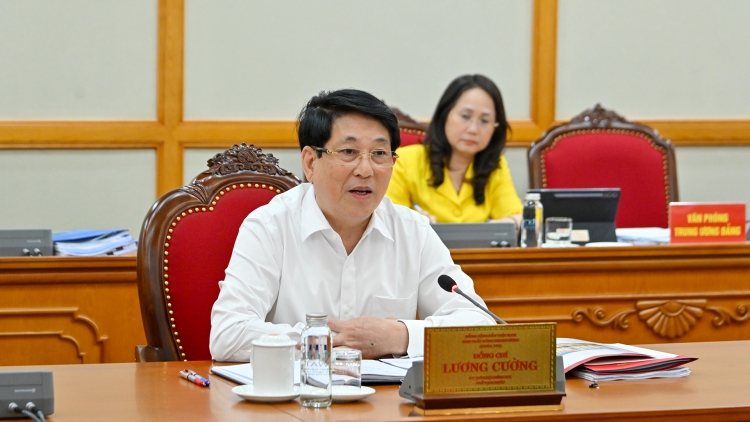 Grŭp Bơ̆jang kơsô̆ 1 kơ Anih tơm Chĭnh trĭ bơ̆jang hăm Khŭl chĕp kơ̆l pơgơ̆r Anih jang Đảng dêh char Cà Mau, Hưng Yên găh Hop akŏm Đảng bộ jăl jang 2025-2030 