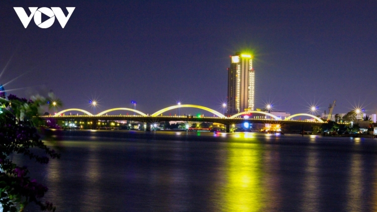 កឹងធើ ជាមជ្ឈមណ្ឌលឋាមវ័ន្ដតំបន់ដីសណ្ដទន្លេគឺវឡុងក្នុងយុគសម័យបរិវត្តកម្មឌីជីថុល។