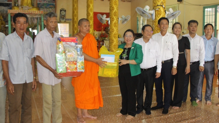 CẦN THƠ: BHRỢ BÂC BH’RỢ HƠNH DEH ĐHR’NIÊNG SENE DOLTA ÂNG ĐHA NUÔR KHMER COH VÊÊL ĐONG