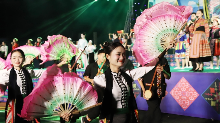 Chương trình quam khắp mự dặng 12 căm bườn 10  pì 2025