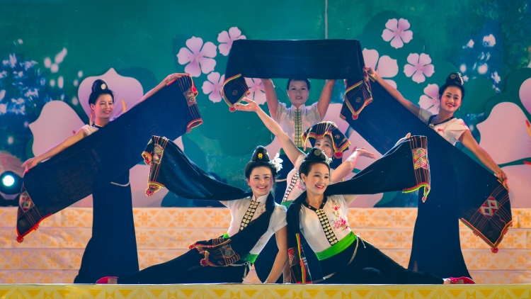 Chương trình quam khắp Tay 15 phút 18 căm  bườn 9 pì 2025