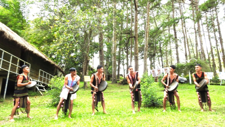 Sền gĭt niam chài kòn cau M’nông, Mạ tàm Hìu ơn prap phan kwơ yau càr Lâm Đồng dê 