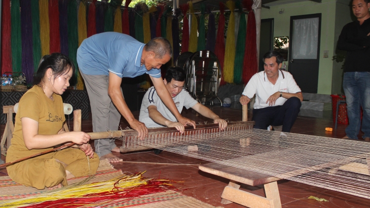 Lòt nhơl sền git tàm ƀòn lơh bềl sùt rhiang nam tàm Dăk Lăk 