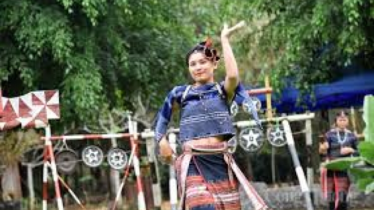 Kuk kông bôr tôk bre mai (Chim bôr tôk gọi em)